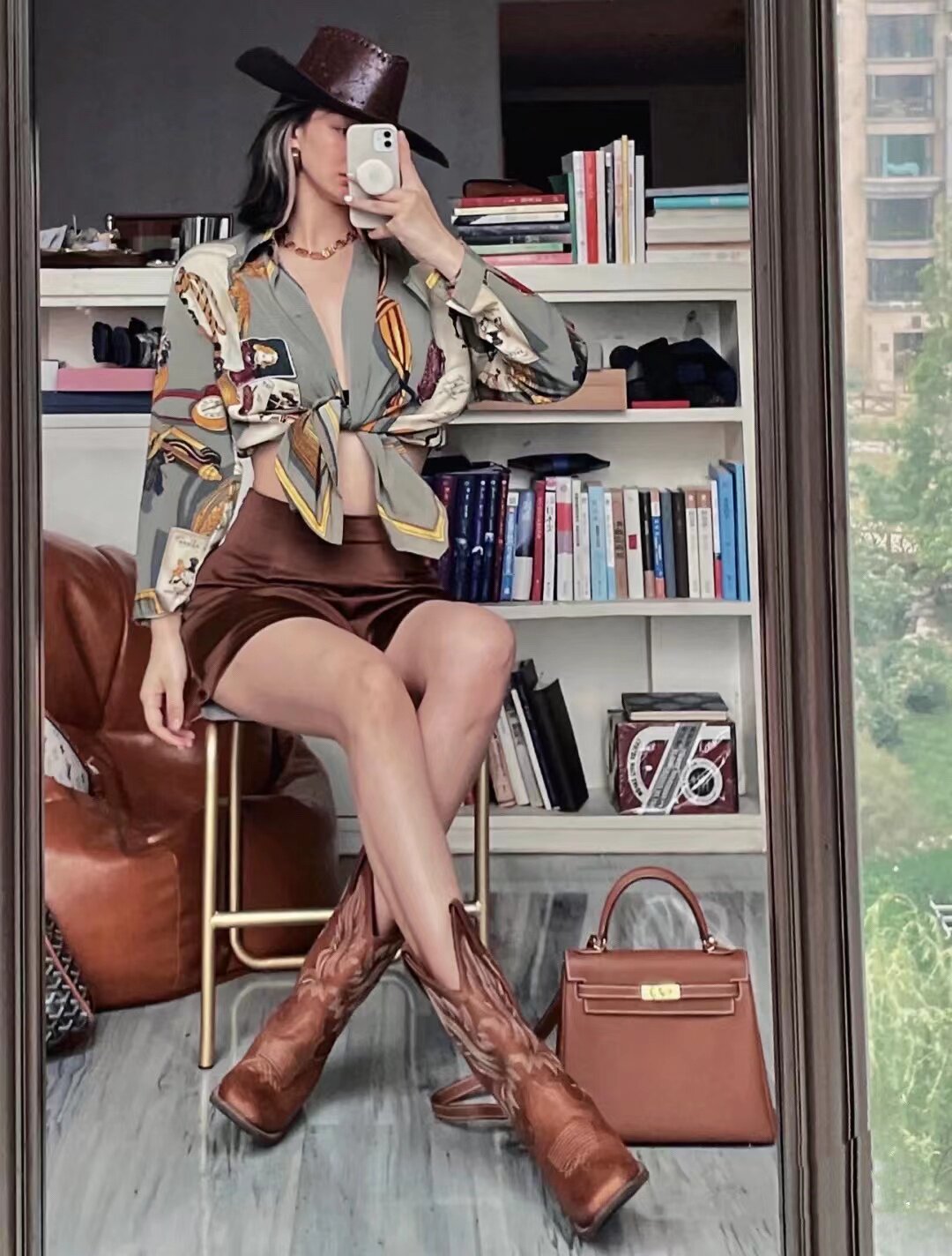 2022 봄 여성을위한 새로운 수 놓은 서양 부츠 레트로 미드 튜브 스퀘어 발가락 카우보이 부츠 유럽과 미국의 다목적 슬리브 나이트 부츠