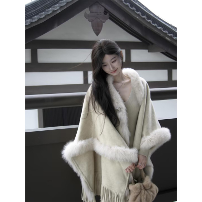 2025新款披肩斗篷外搭女秋冬高级感加厚保暖毛绒绒围巾披风两用