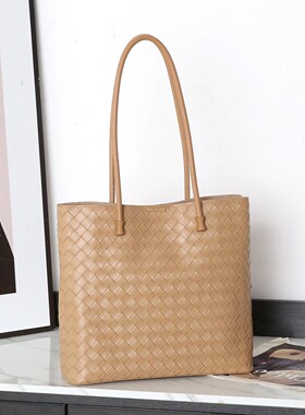 2025新款真皮女包时尚百搭单肩斜挎包高级感头层牛皮托特包71038