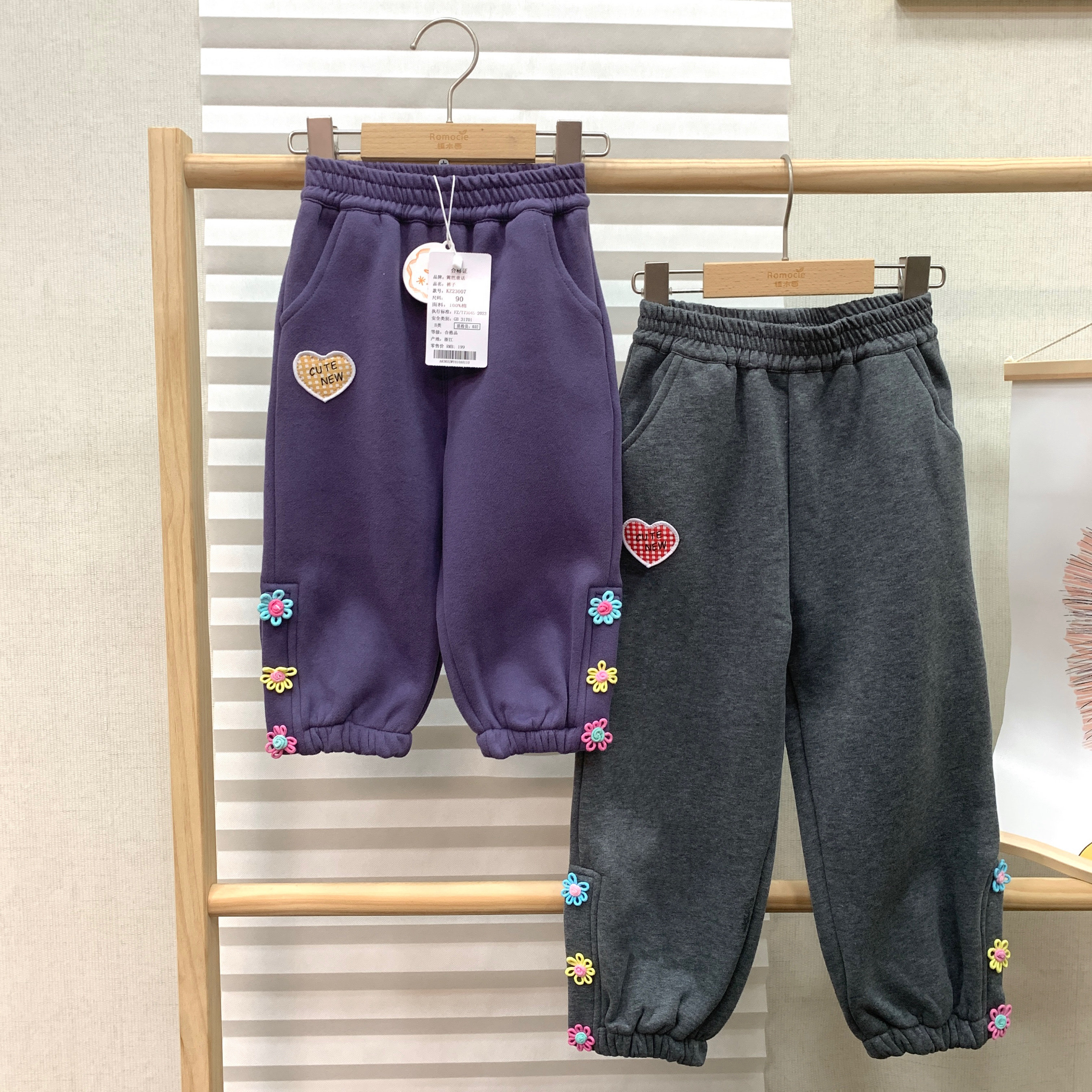 女童纯棉宽松秋冬加绒运动卫裤宝宝2024新款儿童可爱休闲裤子长裤