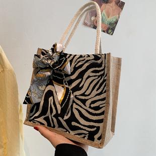 网红ins亚麻饭盒便当包包女2025新款 便携手提袋少女小挎包 潮时尚