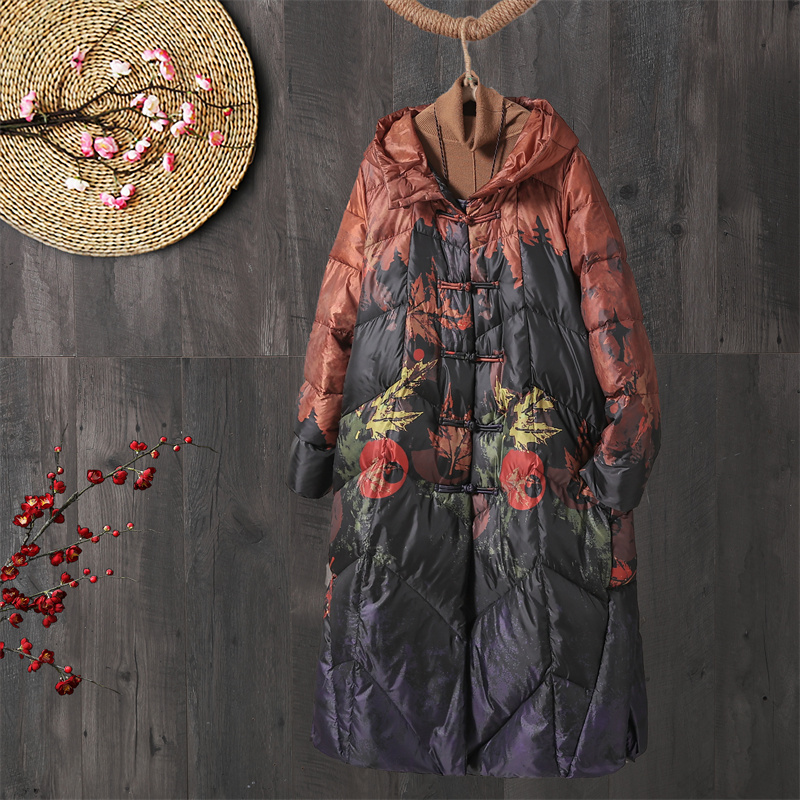 1《M9》民族中国风羽绒服女2024年新款中长款过膝复古印花连帽