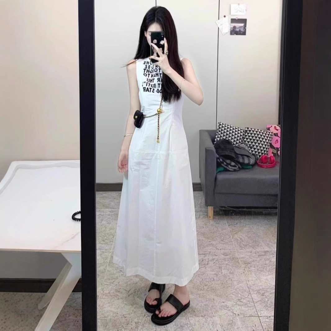 无袖连衣裙女夏2026新款小众设计感修身洋气质a字休闲气质长裙子