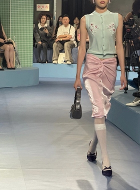 清仓sst【正版】张元英同款 | 刺绣无袖针织开衫背心上衣粉色半裙