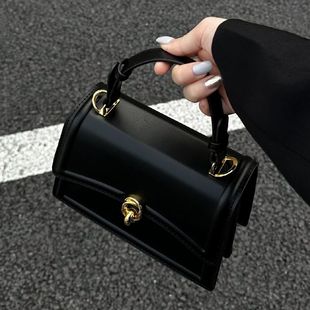 手提包包女2023新款今年流行高级质感小众设计黑色时尚通勤斜挎包