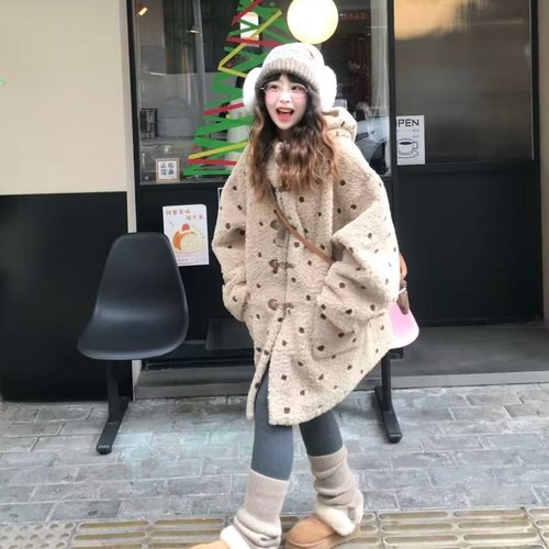 奶茶波点羊羔毛连帽外套女中长款