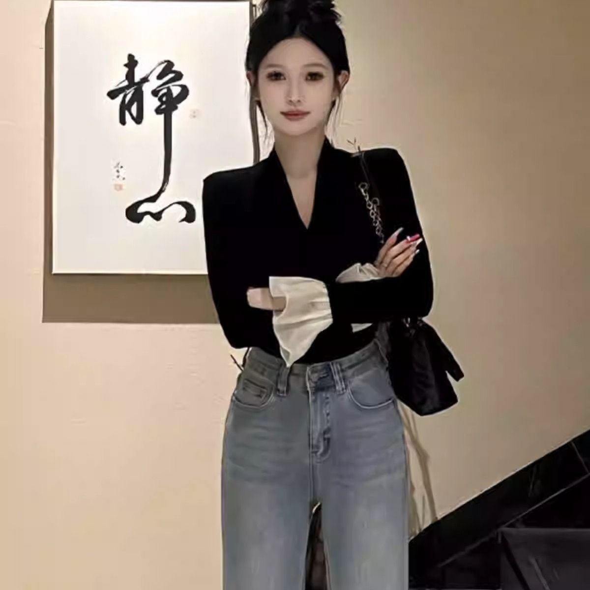 气质修身款显瘦上衣2025秋季新款设计感喇叭袖V领长袖T恤打底衫女