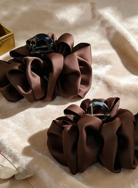 法式轻奢云朵泡泡抓夹2026新款高级感后脑勺盘发鲨鱼夹百搭头饰