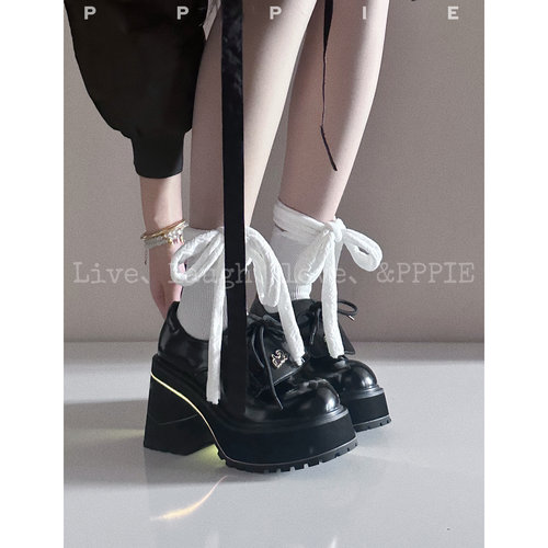 PPPIE 异世界问题小猫  9.5cm亮片可变色厚底小皮鞋！！