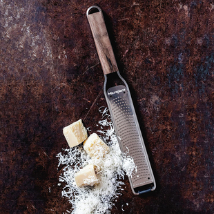 美国 Microplane 木柄Master厨房擦丝器蔬菜刨丝柠檬刨屑生姜磨泥