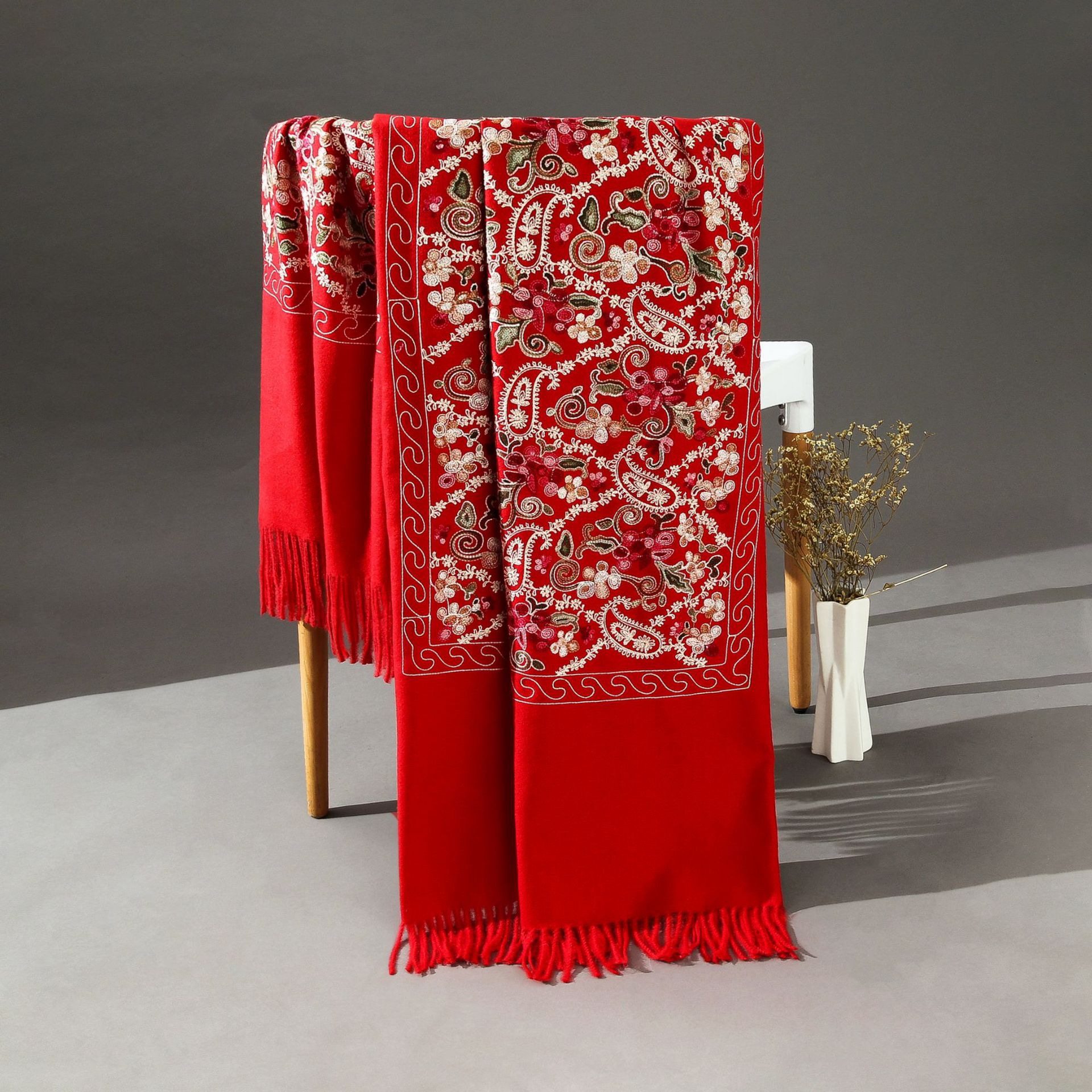 2025秋冬新款尼泊尔仿羊绒刺绣腰果民族风围巾女云南丽江西藏披肩