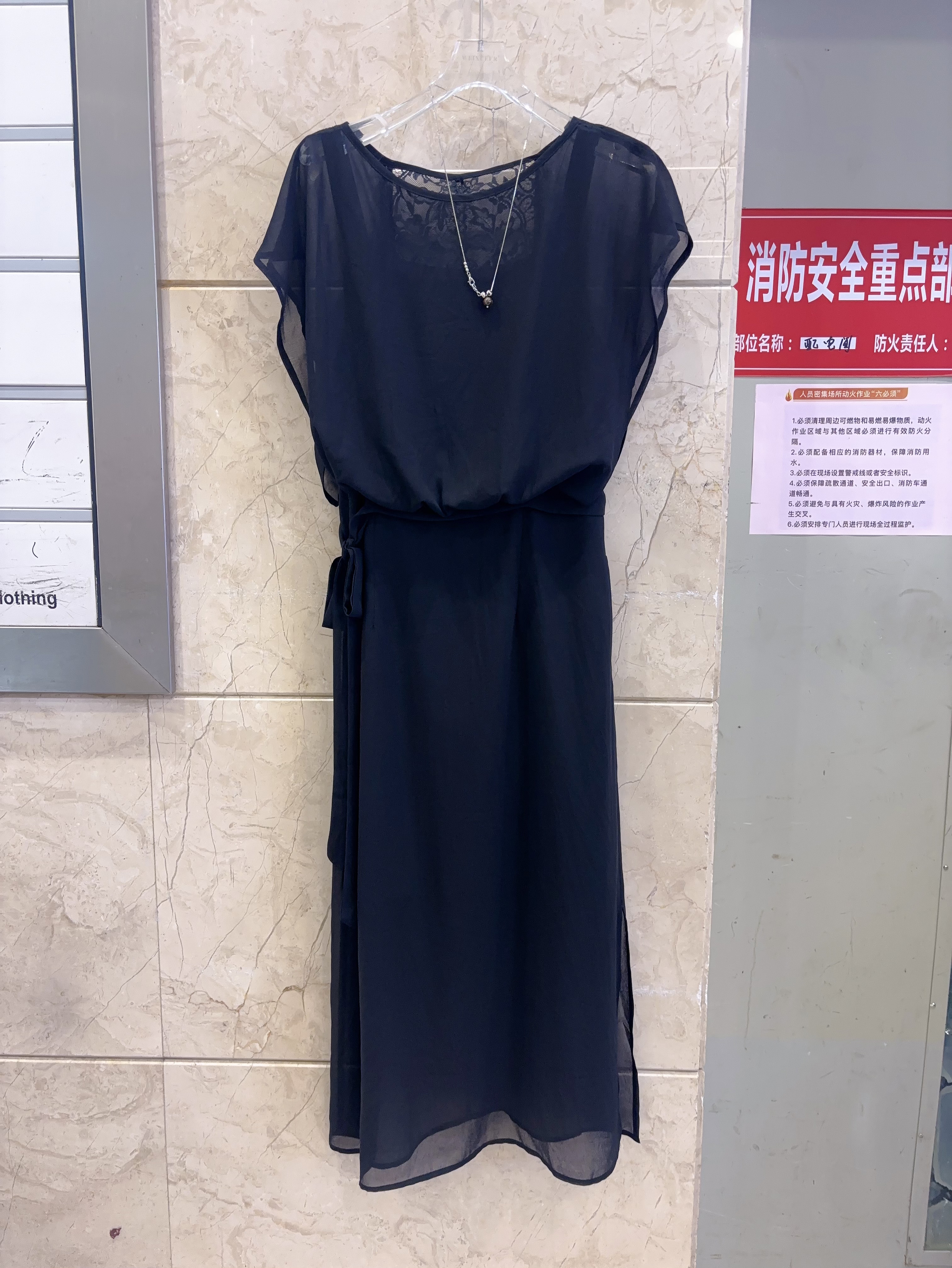 姐感气质高级感连衣裙2026夏新品 侧系带收腰配项链蕾丝连衣裙女