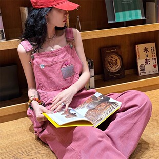 子 复古宽松设计感显瘦拖地长裤 多巴胺树莓粉牛仔背带裤 女春夏美式