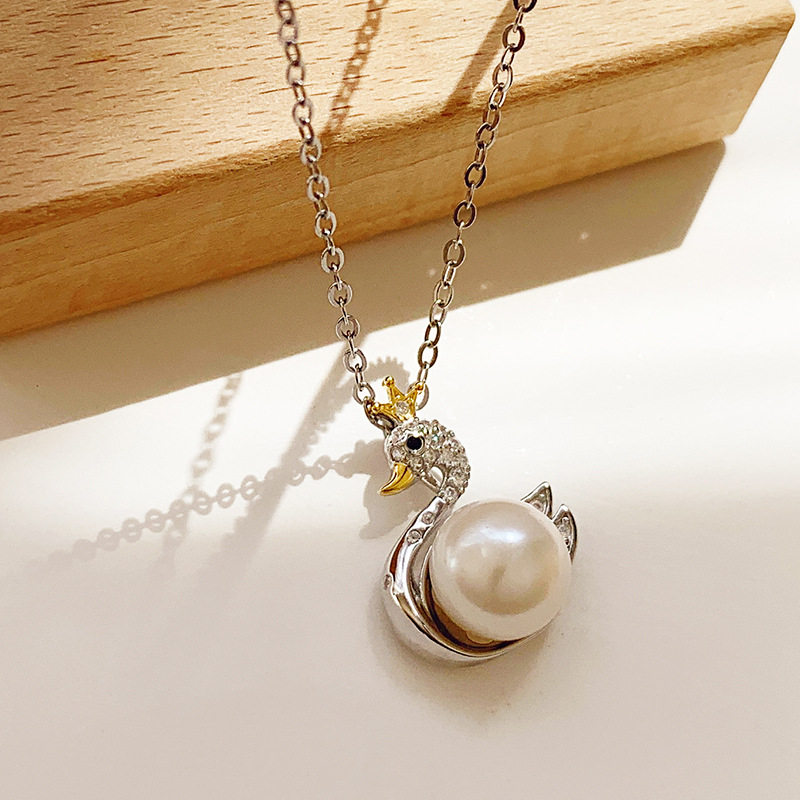 S925纯银皇冠珍珠天鹅项链女生欧美甜美锆石镶钻双色吊坠锁骨链女