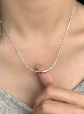 S925纯银弧形微笑项链女生素银实心简约轻奢高级感几何锁骨颈链女