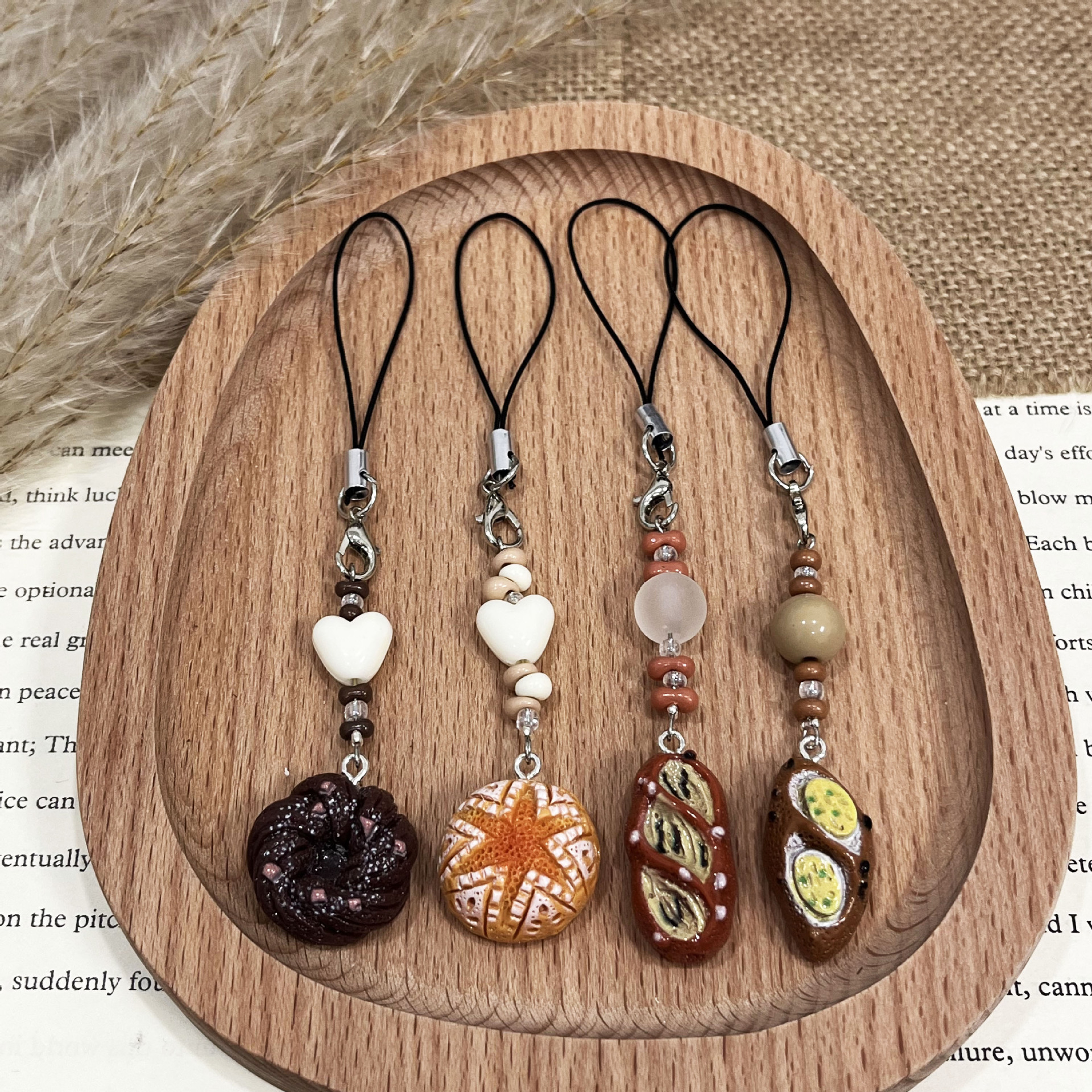 爆款黑暗面包食玩钥匙扣仿真少女可爱挂件挂绳手机绳