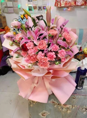 毕节七星关区樽憬英伦步行街兰乔圣菲海子街街上红玫瑰生日鲜花店