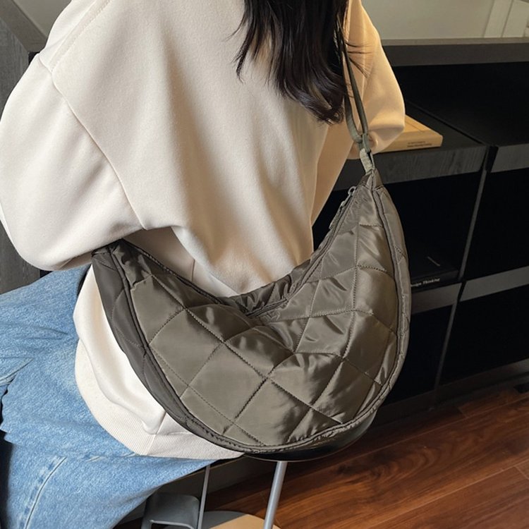 2025秋季新款通用款女包女士拉链休闲简约风2025年冬季女均码单肩