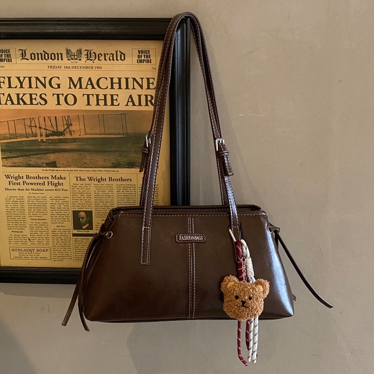 高级感2025新款通用款女包带挂件女士冬季拉链美式复古风斜挎包包