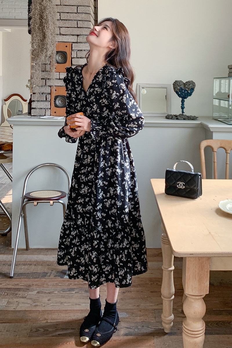 茶歇法式黑色碎花连衣裙女春2025超火独特漂亮高级感收腰绝美长裙,女装连衣裙,2C032