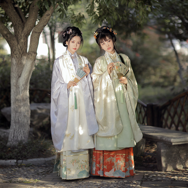 明制姐妹装织金妆花材质