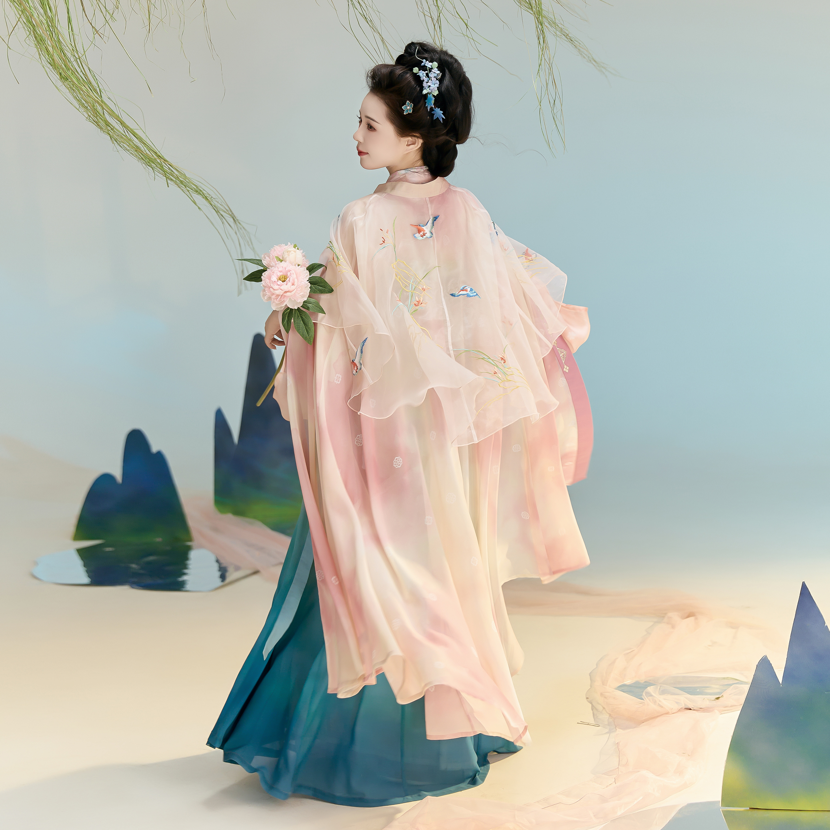 绣花烫金百搭三色飘逸清绣花斗篷