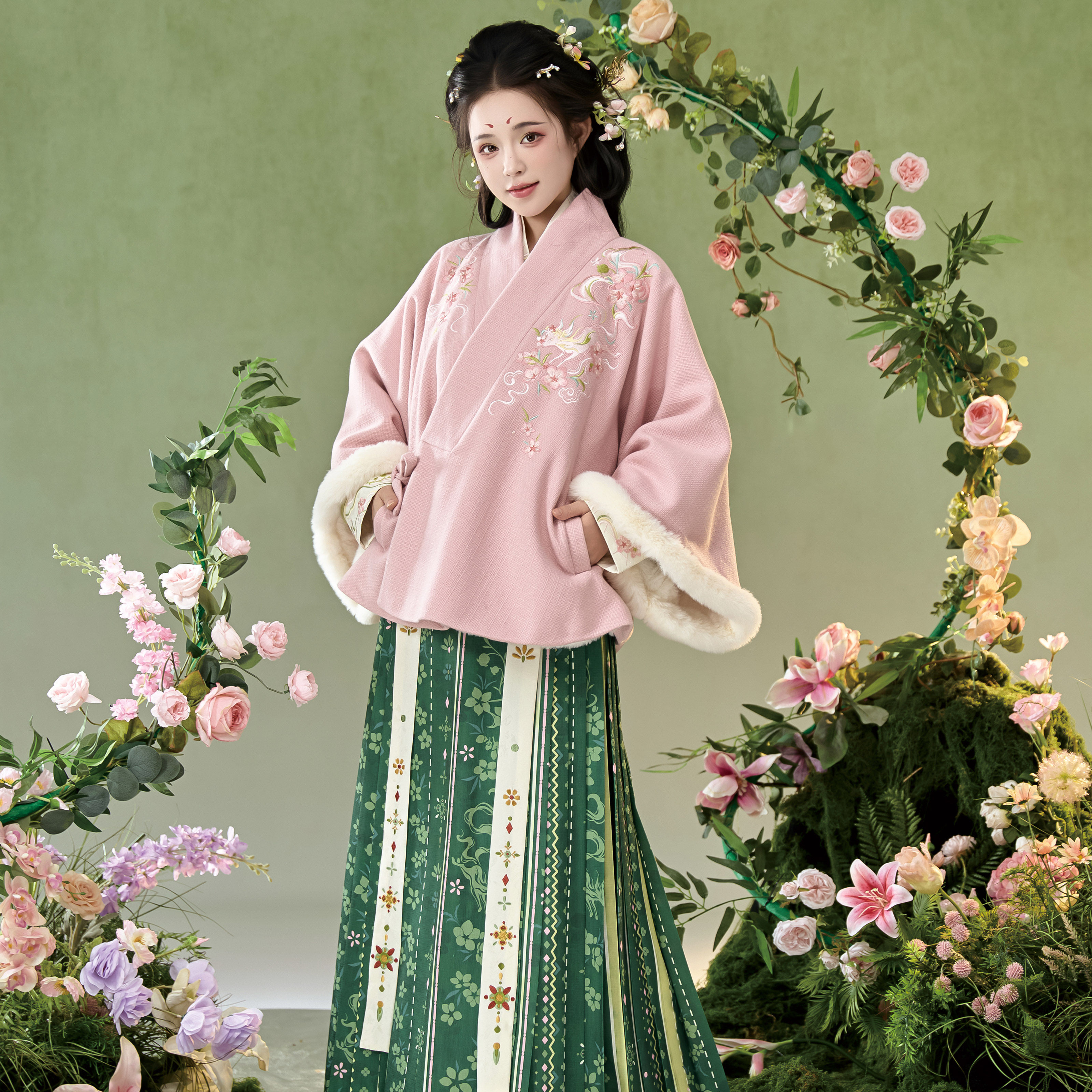 花朝记｜花间灵玑白狐｜明制汉服对穿交半袖短袄马面裙绣花日常冬,女装/女士精品,汉服半身裙,淘宝优惠券,粉丝福利购,淘宝优惠卷