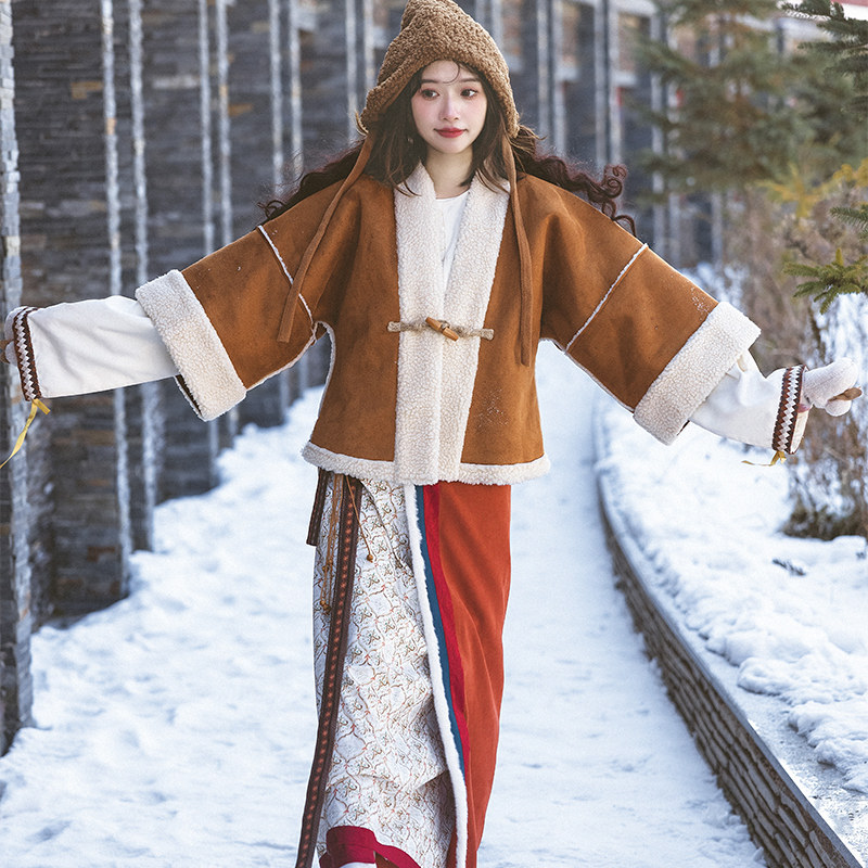 冬季羊羔绒厚雪景旅拍宋制对襟袄