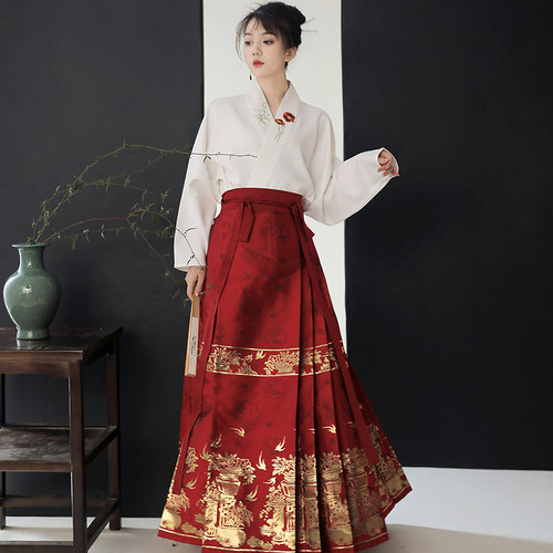 红色织金马面裙日常汉服