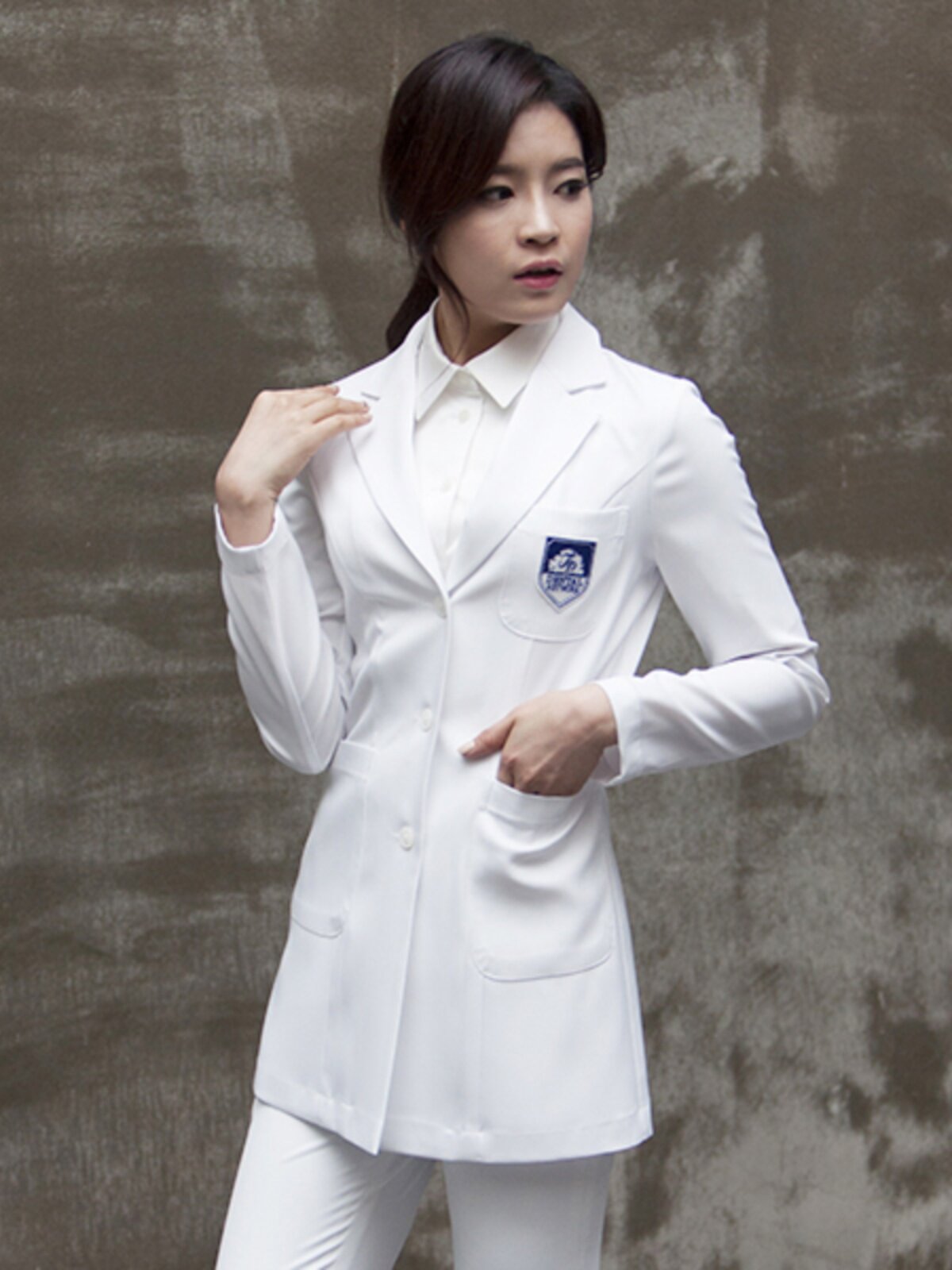 KOREAN PLASTIC SURGEON UNIFORM WHITE COAT LONG SLEEVE KOREAN BEAUTY SALON BEAUTICIAN COAT BEAUTY DENTIST UNIFORM SLIM FIT