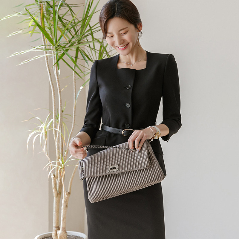 BEAUTICIAN HOTEL FRONT DESK BEAUTY SALON JEWELRY STORE  S DEPARTMENT WORK CLOTHES PROFESSIONAL SUITS WOMENS SUITS OVERALLS