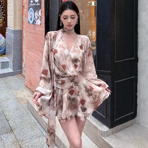 早秋碎花长袖连衣裙收腰显瘦短裙