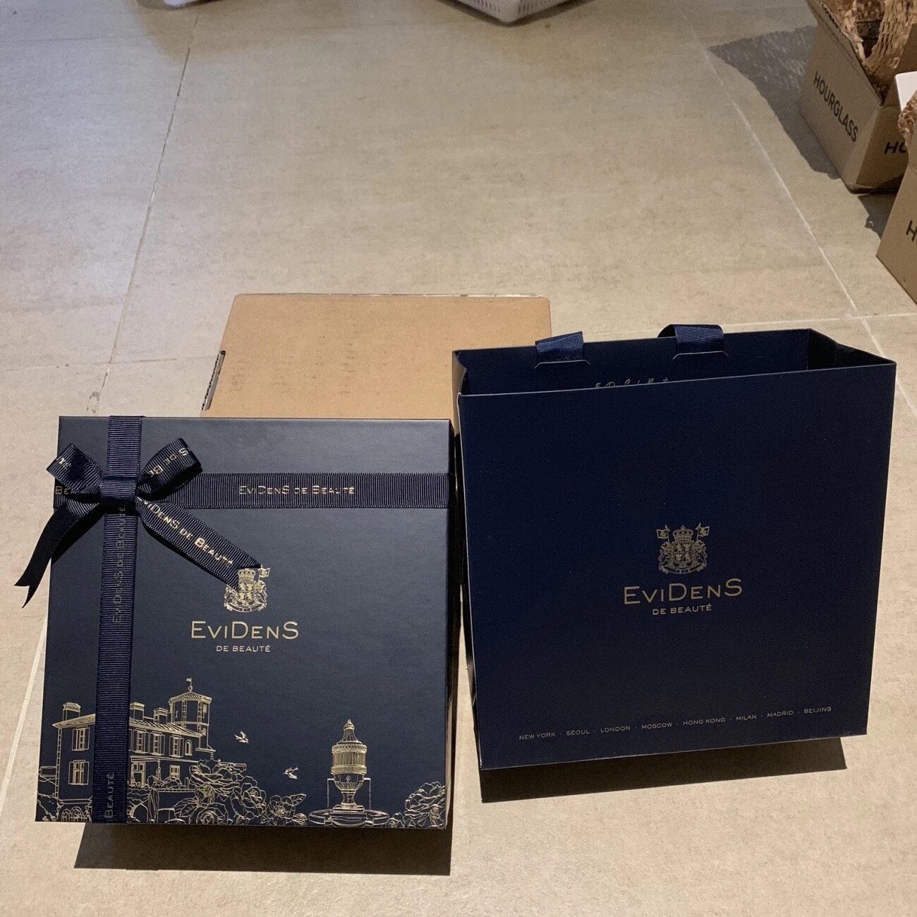 伊菲丹礼品盒现货新版礼盒礼袋拉菲草收纳盒装饰盒 送礼中号盒子