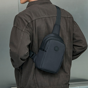 男士胸包斜挎包潮牌单肩包街头挎包运动多功能男包休闲小背包男生