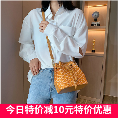 韩国东大门emo狗牙包水桶包束口包2019新款时尚斜挎包单肩包女包(用15元券)