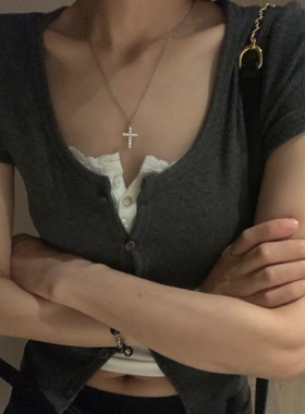 Brandy Girl深灰色甜辣单排扣zellytop BM纯棉短袖T恤显瘦短款