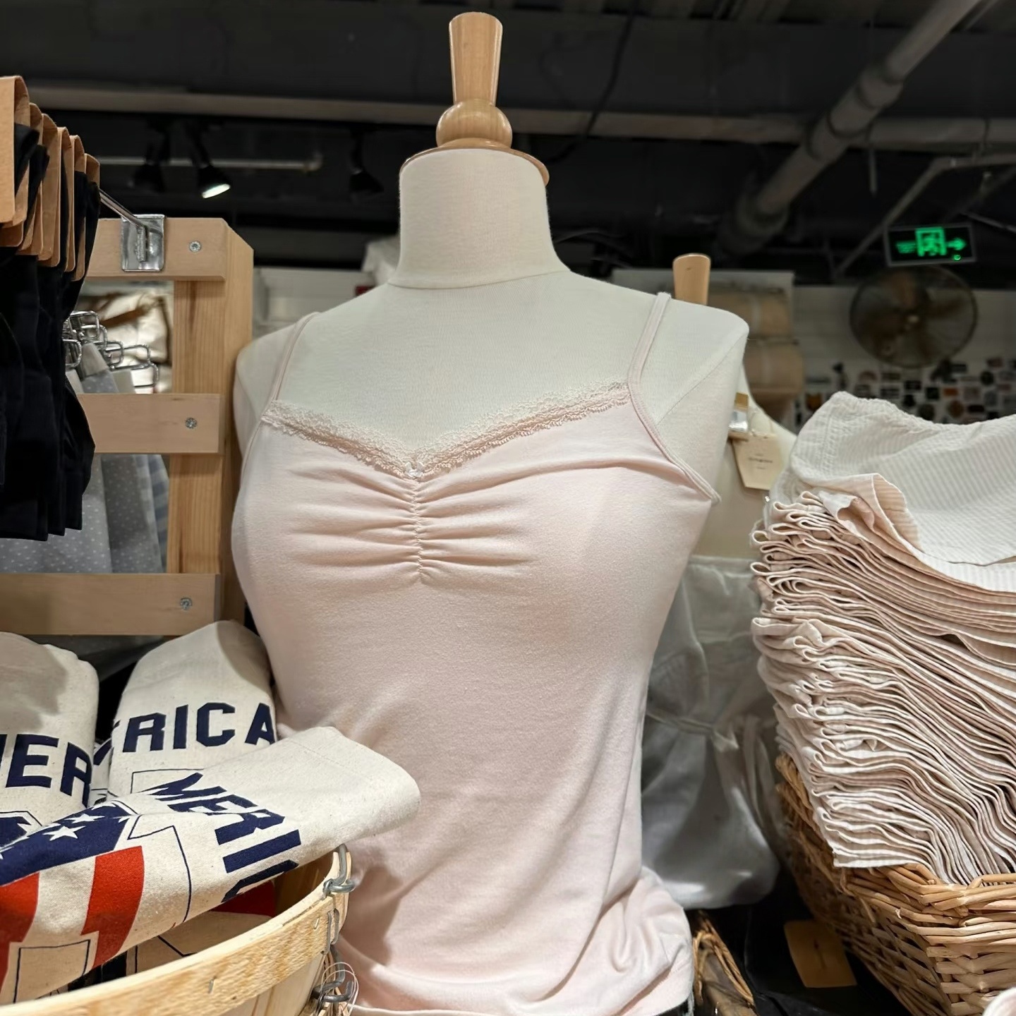 Brandy bm粉色蕾丝蝴蝶结褶皱吊带背心女内搭夏外穿2025新款洋气