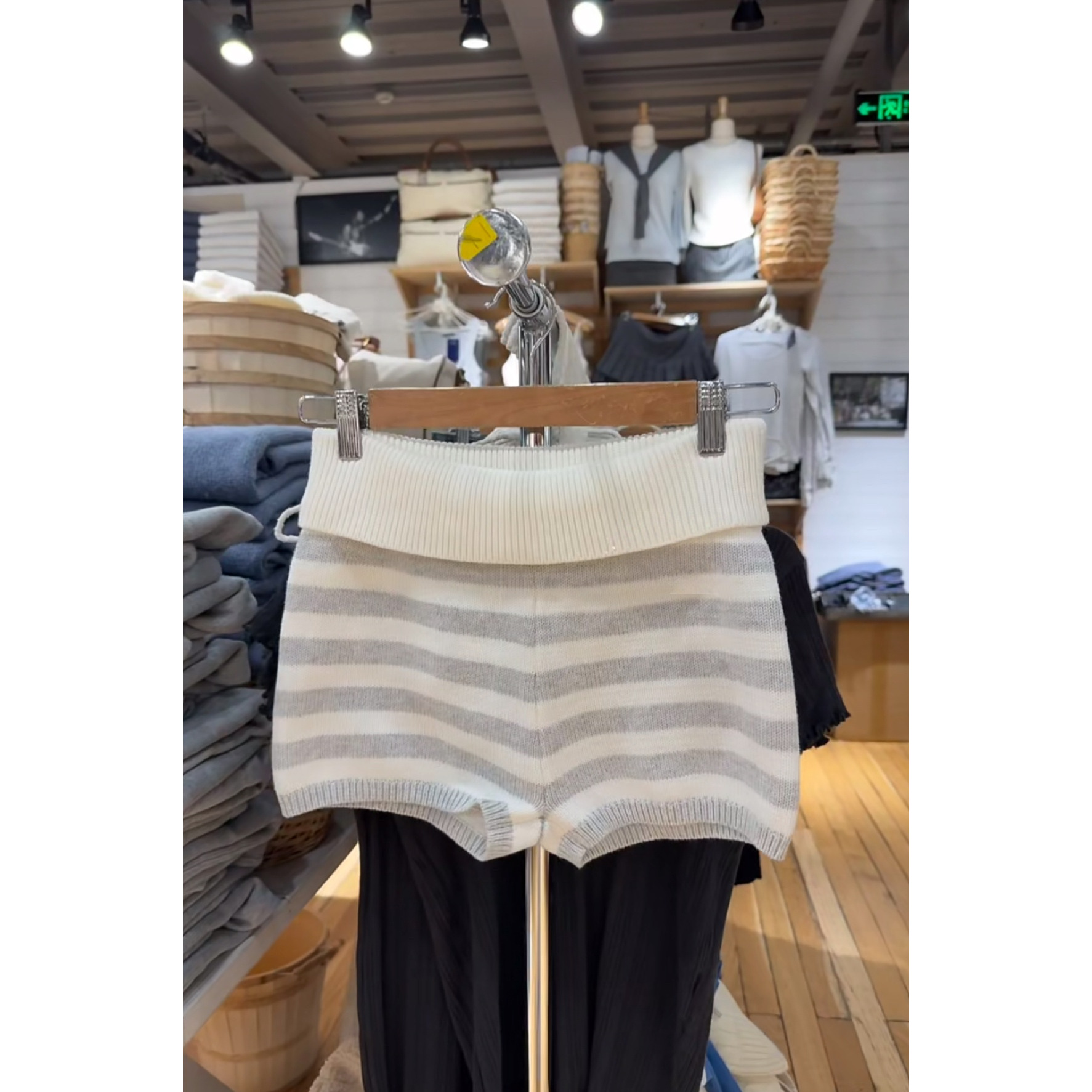 bm风灰白条纹松紧腰翻边针织短裤女高腰显瘦休闲裤