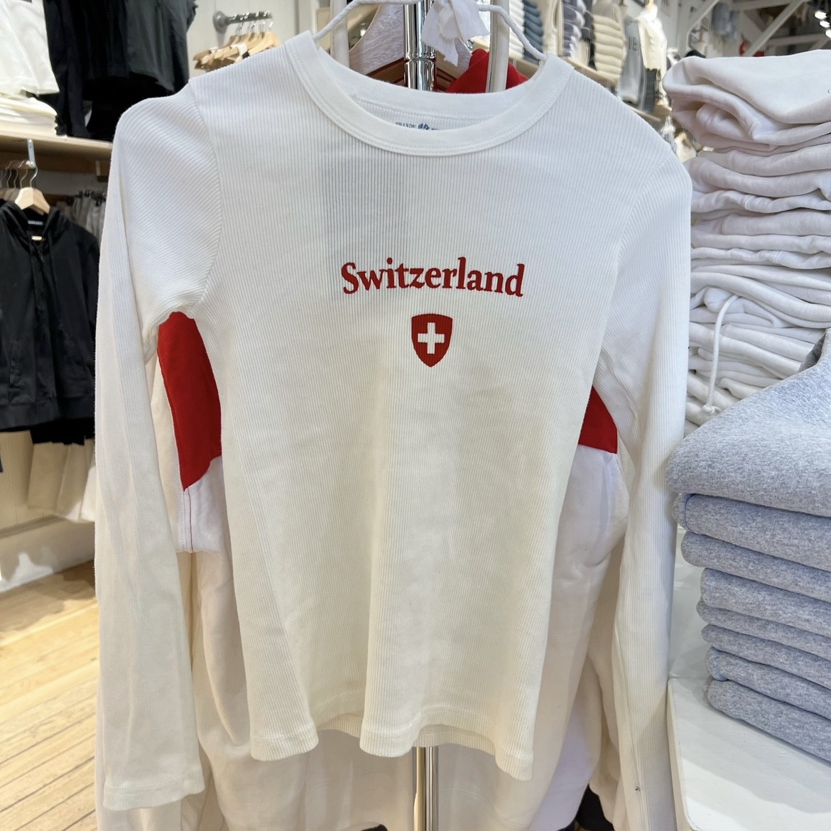 白色瑞士国旗刺绣长袖T恤
