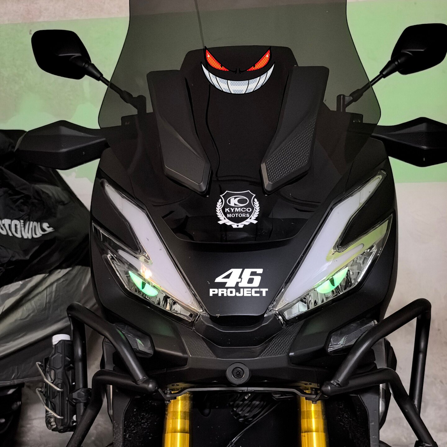 适用于光阳X350\ST250改装贴花大灯夜光眼睛猫眼车头装饰贴纸拉花