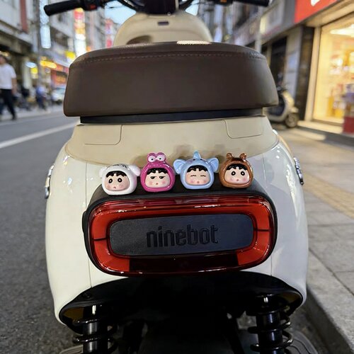 适用于九号电动车装饰蜡笔小新贴