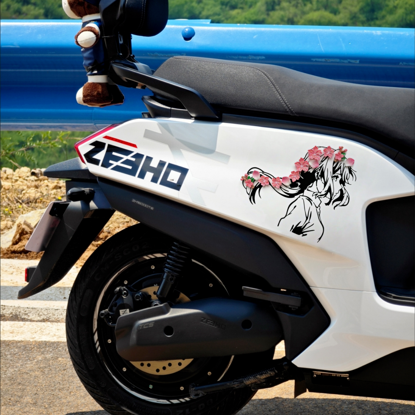 适用极核车头创意仿真桃花瓣装饰