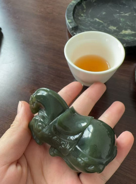 和田玉析木河磨玉椴树林料唐马手把件吊坠挂坠摆件纯天然油润细腻