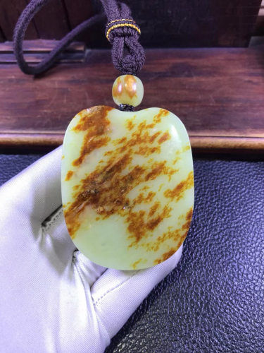 天然黄白河磨玉龟壳龟甲手把件180克和田玉东北籽料厂家直销定制