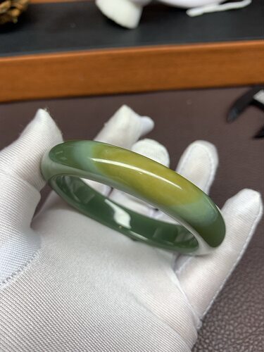 天然和田玉东北籽料厂家直销岫岩玉析木河磨玉椴树林三色手镯44克