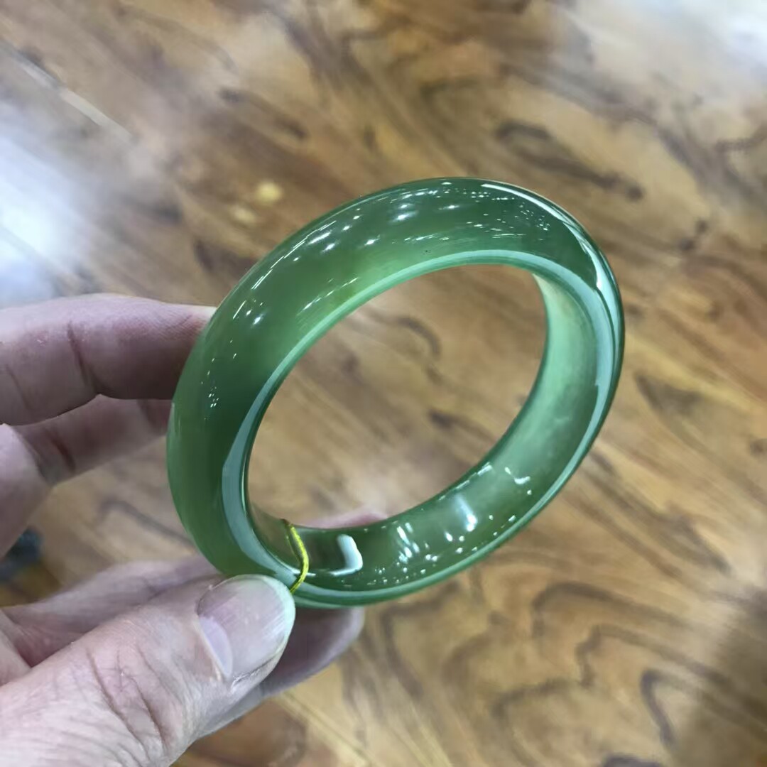 岫玉老坑180料手镯60口径料子水头十足颜色淡中绿净度不错15宽