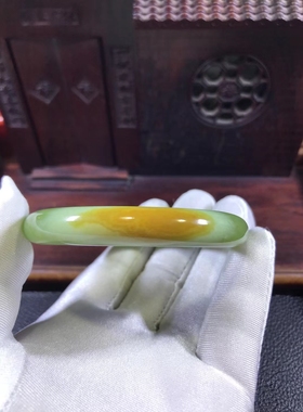 玉有三色金不换析木绿河磨玉皮浆玉三色56.4口径圆条手镯重58克