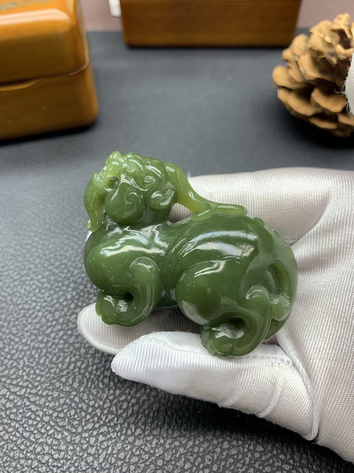 天然和田玉东北籽料厂家直销定制定做析木绿河磨貔貅手把件118克