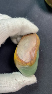 和田玉析木河磨玉椴树林原生态老熟皮三色料独籽料大手把厂家直销