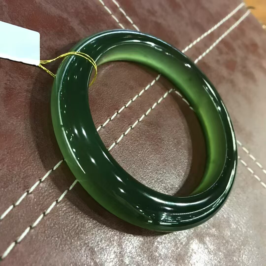岫玉180手镯辣绿色性价比没得说推荐自家工厂制作可定制收藏级